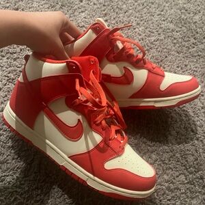 Nike High-Top Dunks Red & Crème